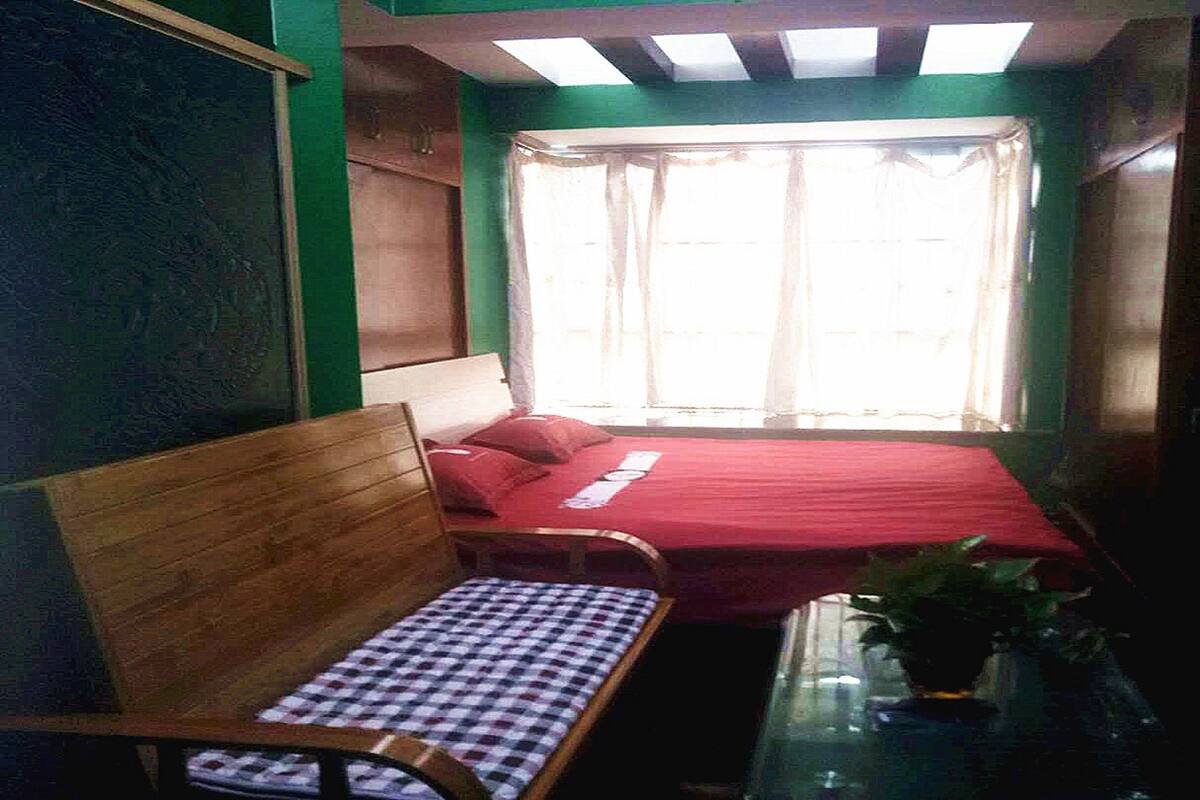 Quarto família, banheiro privativo | Escrivaninha, cortinas blackout, Wi-Fi de cortesia
