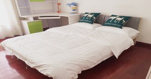 Escrivaninha, cortinas blackout, Wi-Fi de cortesia