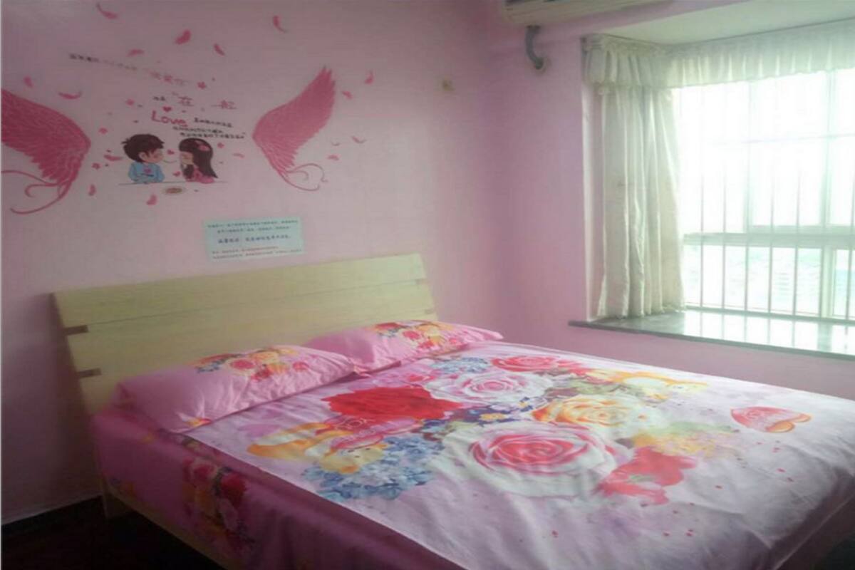 Quarto lua de mel, banheiro compartilhado | Escrivaninha, cortinas blackout, Wi-Fi de cortesia