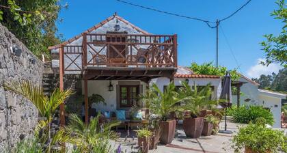 GC0002 Holiday cottage with barbecue and pool