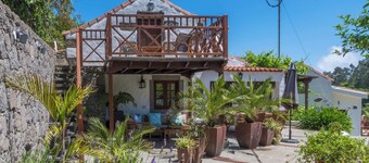 GC0002 Holiday cottage with barbecue and pool