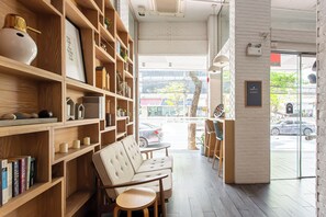 Lobby - Simply Sleep Hostel (Bangkok)