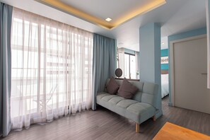 Simply Deluxe Room | Bathroom | Shower, hair dryer, towels, soap - Simply Sleep Hostel (Bangkok)