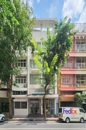 Exterior - Simply Sleep Hostel (Bangkok)