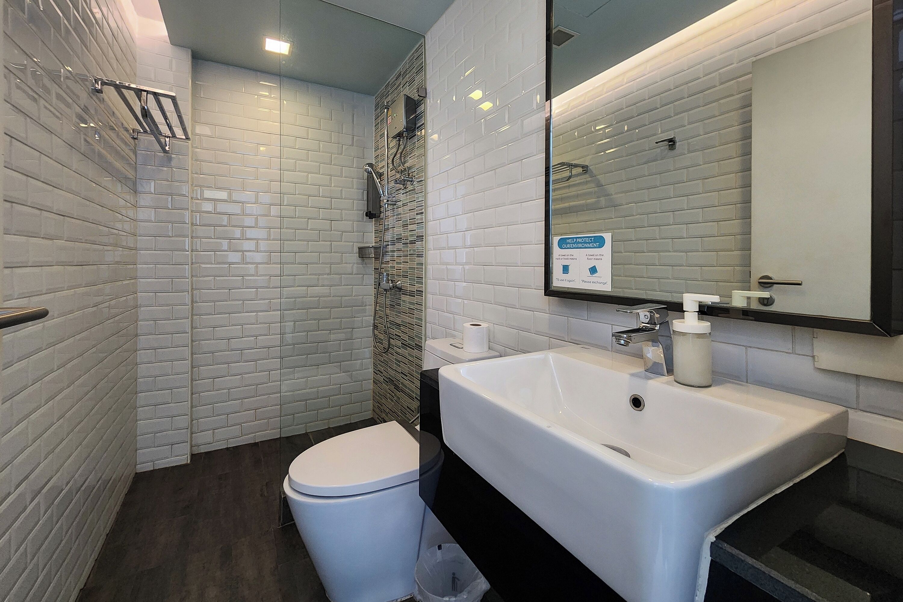 Deluxe-Zimmer | Badezimmer | Dusche, Haartrockner, Handtücher, Seife