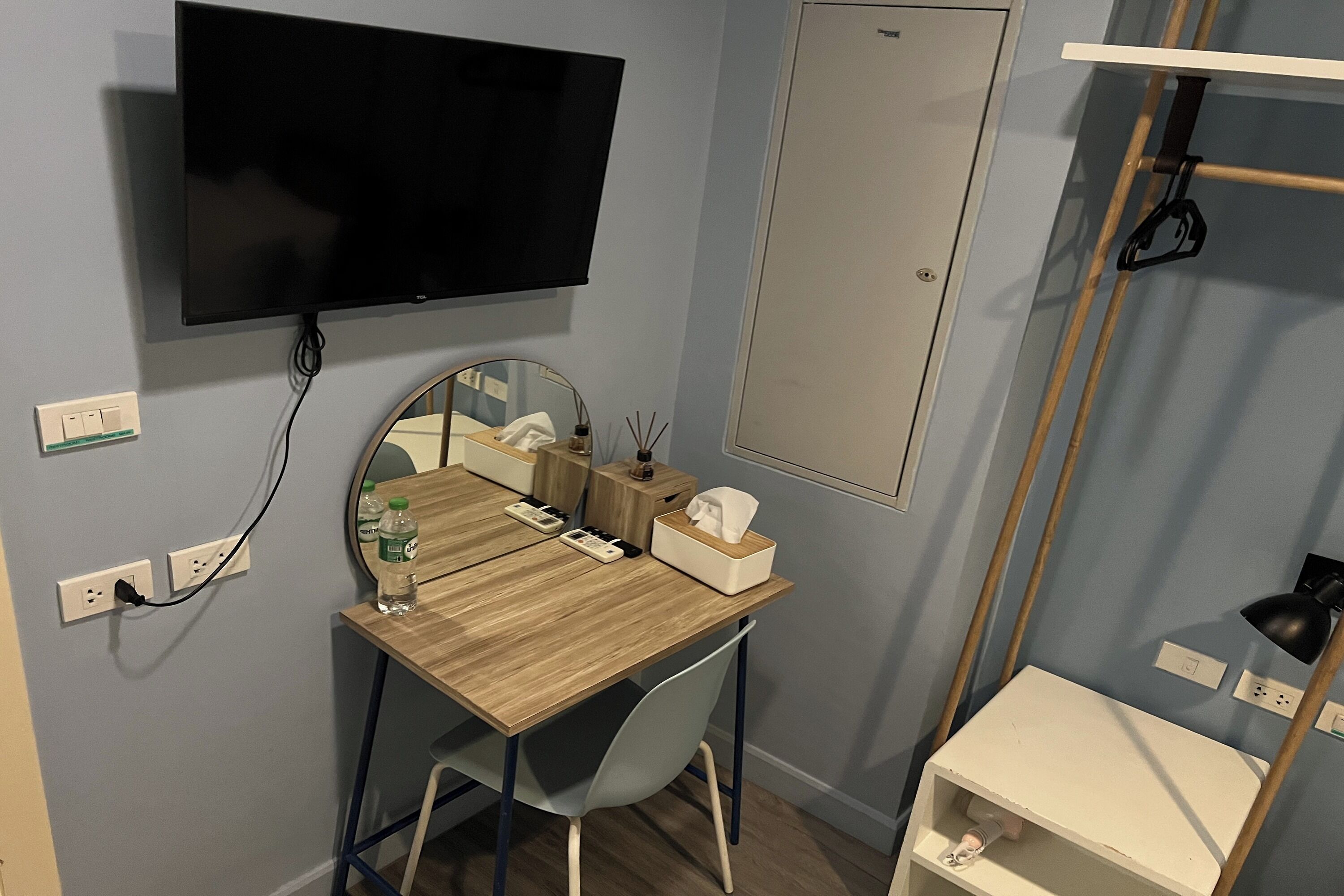 simply single room no window | free wifi, bed sheets