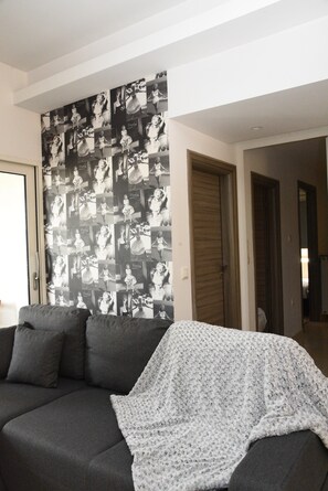 Interior - ''Tower View'' to Acropolis, 300m from metro station Ano Patissia (Athina)
