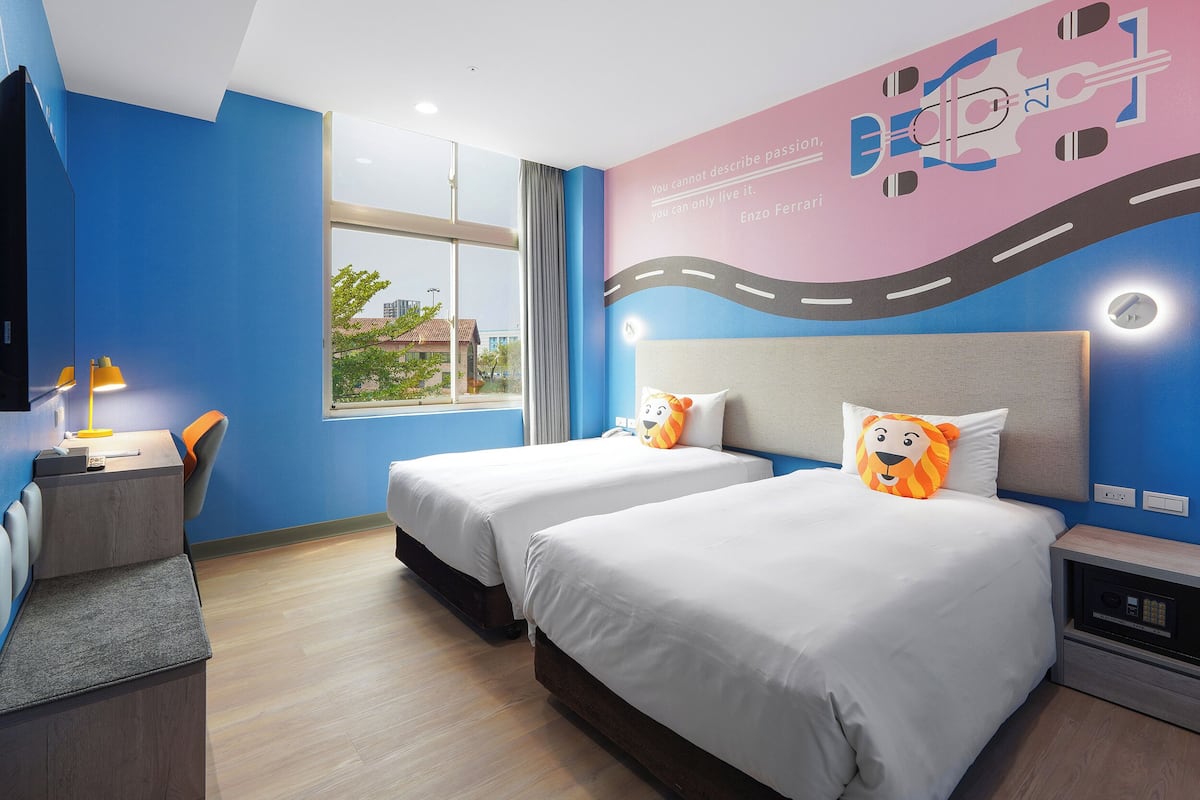 twin room | 1 bedroom, in-room safe, desk, blackout curtains