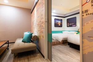 Superior Quadruple Room | In-room safe, desk, blackout drapes, free cribs/infant beds