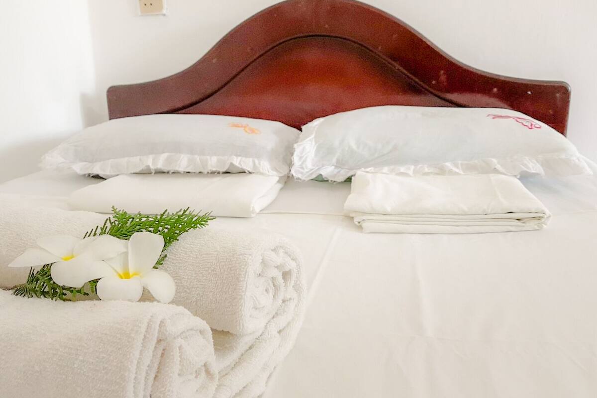 Desk, laptop workspace, free WiFi