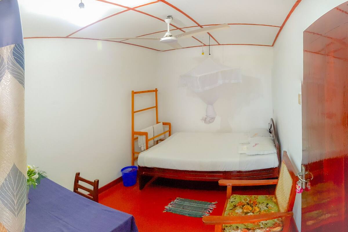 Desk, laptop workspace, free WiFi