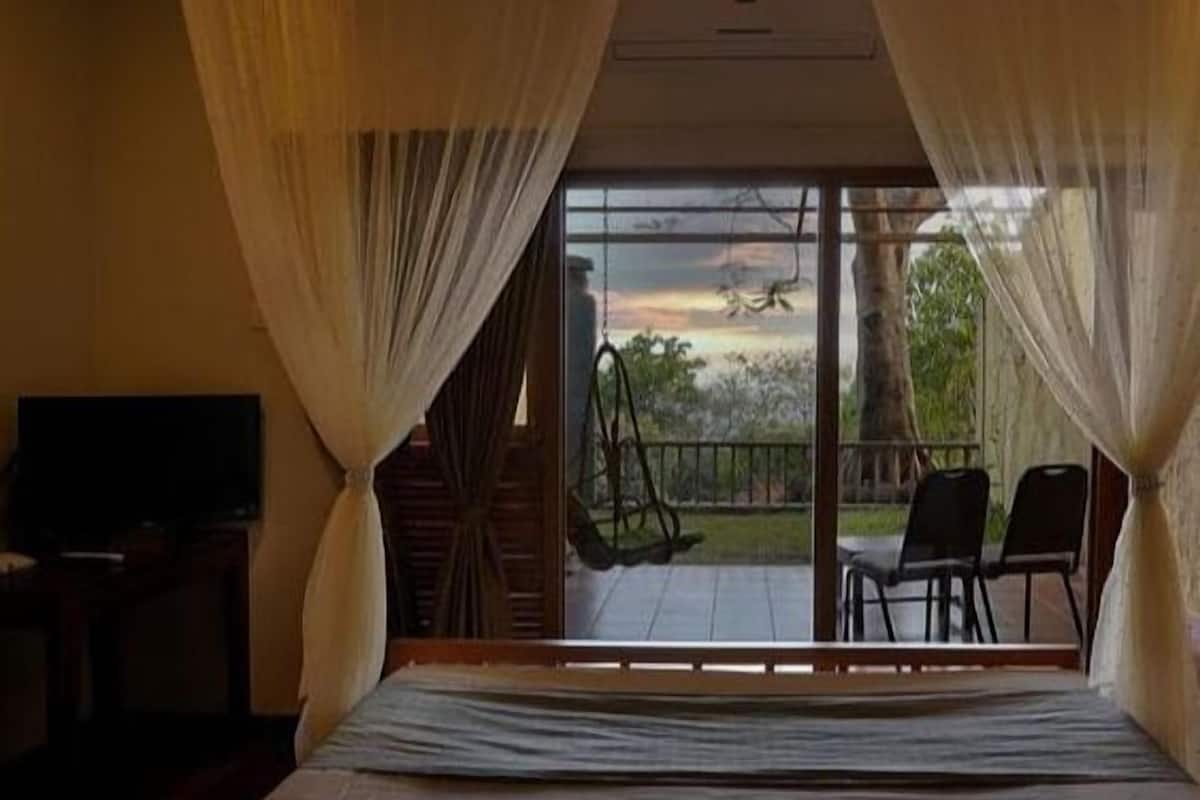 Deluxe Room | 1 bedroom, Egyptian cotton sheets, premium bedding, memory foam beds