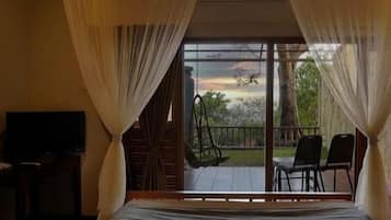 Deluxe Room | 1 bedroom, Egyptian cotton sheets, premium bedding, memory foam beds