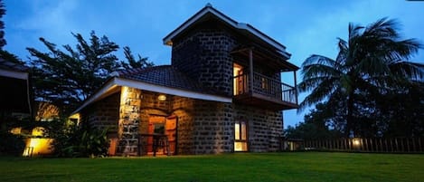 Stone Cottage | 1 bedroom, Egyptian cotton sheets, premium bedding, memory foam beds
