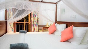 In-room safe, soundproofing, free WiFi, bed sheets - Villa White (Hikkaduwa)