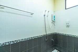Standard-Doppelzimmer, 1 Doppelbett, Nichtraucher | Dusche im Bad