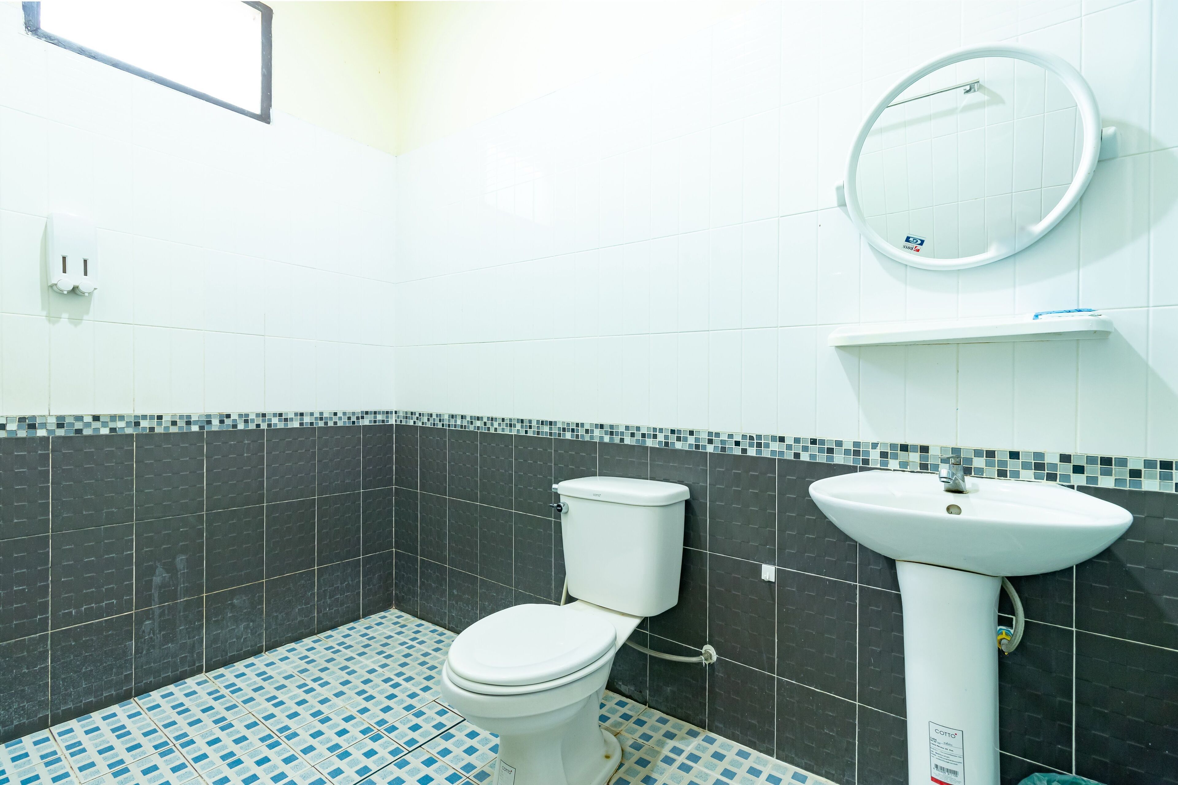 Habitació doble estàndard, 1 llit doble, no fumadors | Bany | Dutxa, articles de tocador gratuïts i tovalloles 
