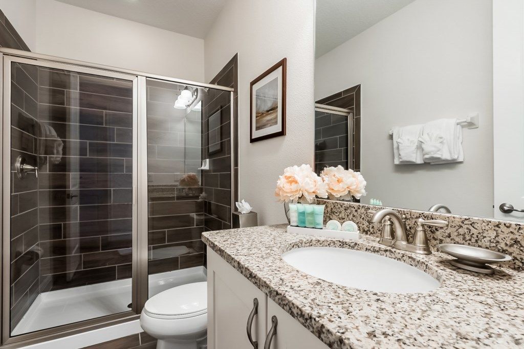 Villa familiale, plusieurs chambres, côté jardin | Salle de bain