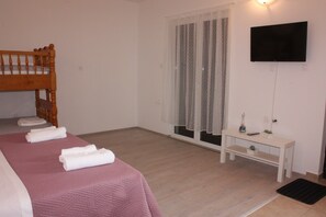 Economy Studio (14) | Living area | Flat-screen TV - Apartments Blato-M (Pag)