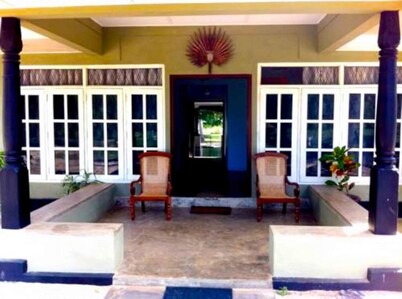 Yoho Lagoonside Holiday Bungalow