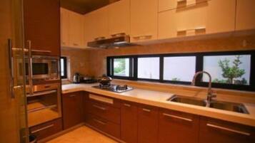 Villa | Eigene Küche | Kühlschrank, Mikrowelle, Herdplatte, Wasserkocher