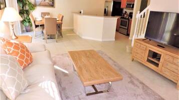 Family Townhome, Private Pool, Garden Area | Lobby sitting area