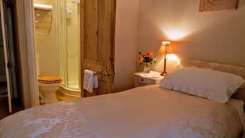 Cottage, Multiple Beds, Non Smoking | 6 bedrooms, iron/ironing board, rollaway beds, free WiFi