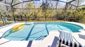 A covered swimming pool with a lounge area and a pineapple float. - Aco243016 - Bella Vida Resort - 6 Bed 5.5 Baths Villa (Kissimmee)