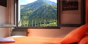 Individually decorated, individually furnished, iron/ironing board - Barri Antic Hostel & Pub (Andorra la Vella)