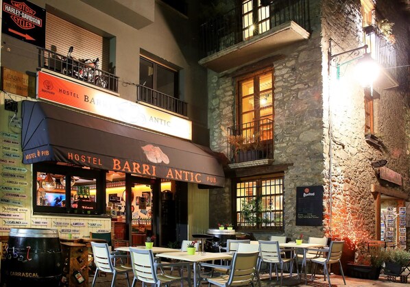 Bar (on property) - Barri Antic Hostel & Pub (Andorra la Vella)