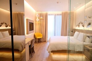 In-room safe, desk, blackout drapes, free WiFi - L Hotel @ Bugis Ville (Singapore)