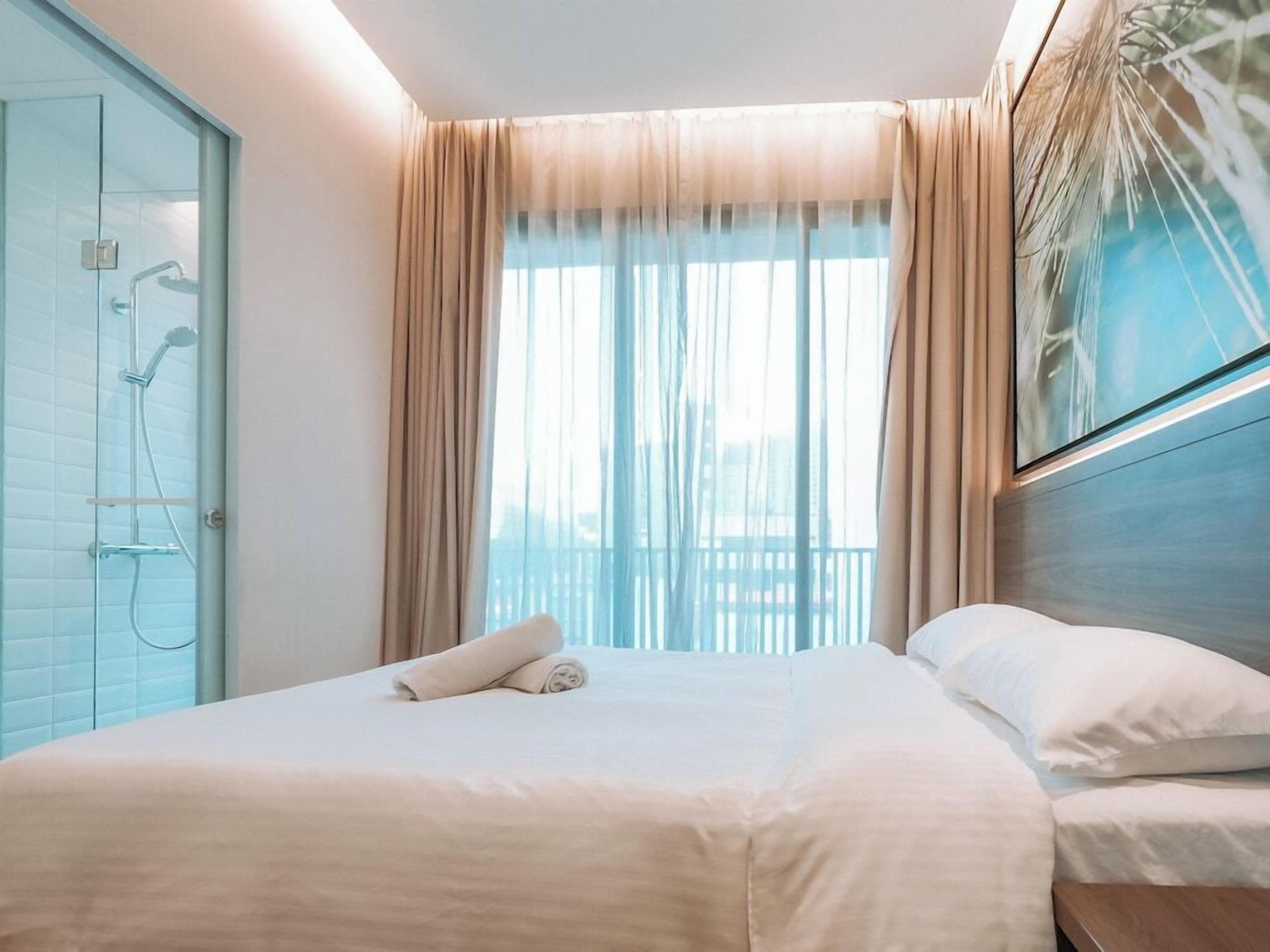 In-room safe, desk, blackout drapes, free WiFi