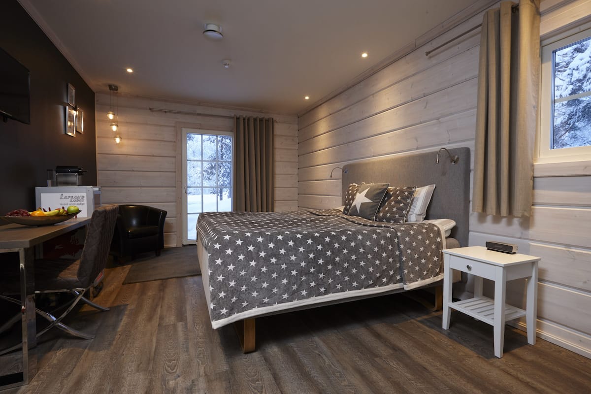 deluxe room | blackout curtains, soundproofing, iron/ironing board, free wifi