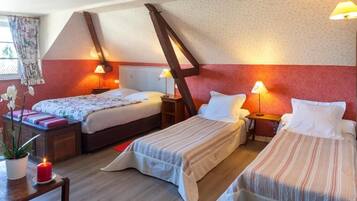 Literie de qualité supérieure, coffres-forts dans les chambres, bureau