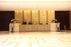Check-in/check-out kiosk - QueenSir International Hotel (Xi'an)