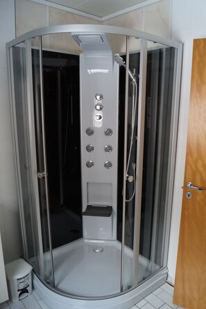 Appartement, plusieurs chambres | Salle de bain