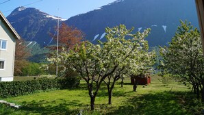 Unclassified image, 4 of 32, button - Stordalferien (Fjord)