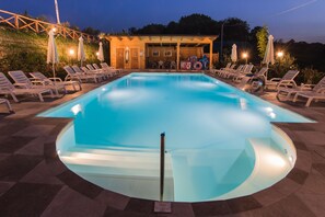 Piscine extérieure (ouverte en saison)