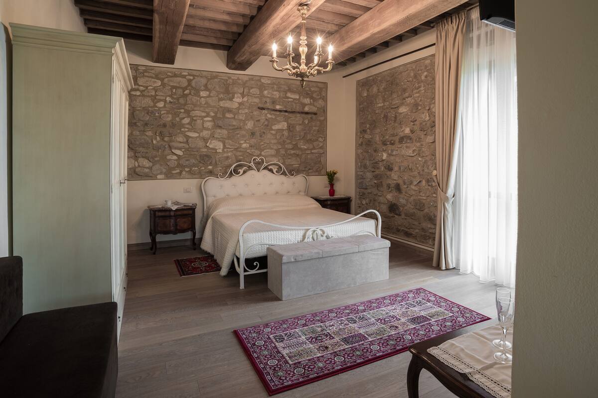 Suite | Rollaway beds (surcharge), WiFi (free)