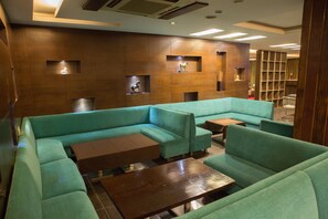 Lobby sitting area - Hotel RV Homes (Gurugram)