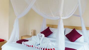 Minibar, coffres-forts dans les chambres, bureau, Wi-Fi gratuit