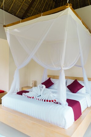 Minibar, in-room safe, desk, free WiFi - Three Gold Luxury Private Villa (Tegallalang)