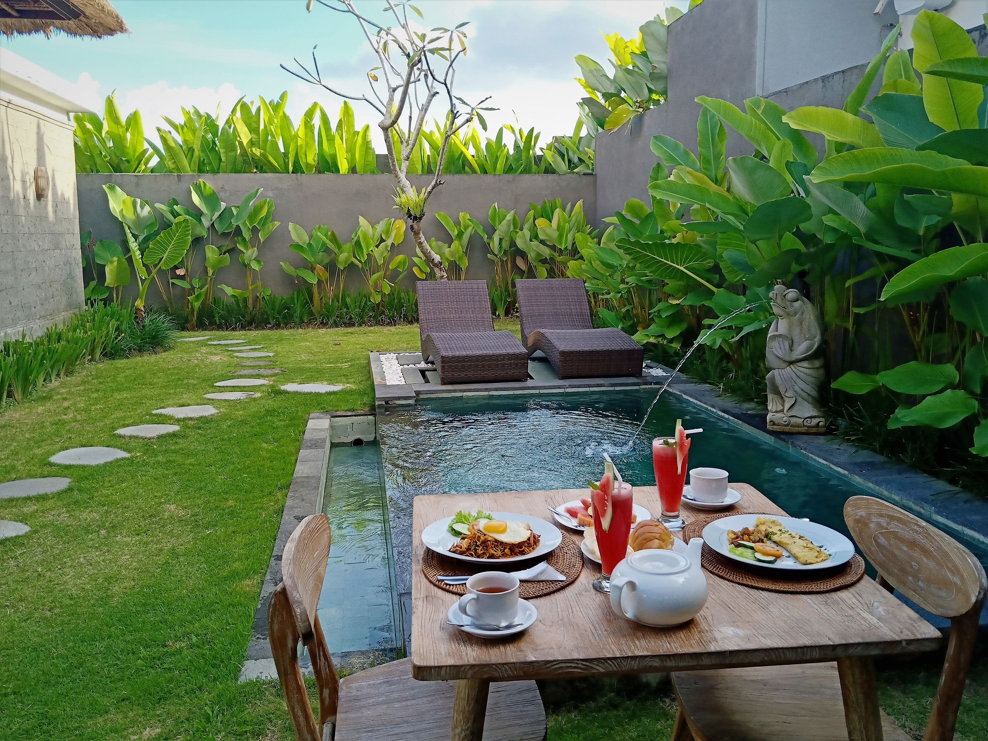 Minibar, in-room safe, desk, free WiFi