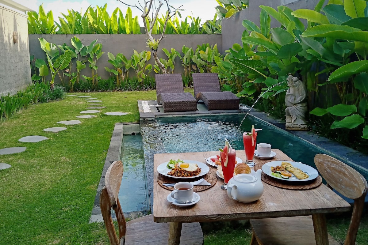 Minibar, in-room safe, desk, free WiFi