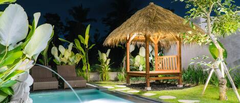 Outdoor pool, pool loungers