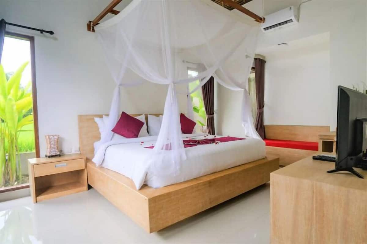 Deluxe Villa, 1 Bedroom, Pool View | Minibar, in-room safe, desk, free WiFi