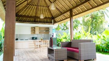 Réfrigérateur, cafetiÚre/bouilloire, bouilloire électrique