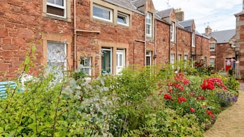 Apartment, 1 Queen Bed with Sofa bed | Garden