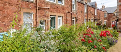 Apartment, 1 Queen Bed with Sofa bed | Garden