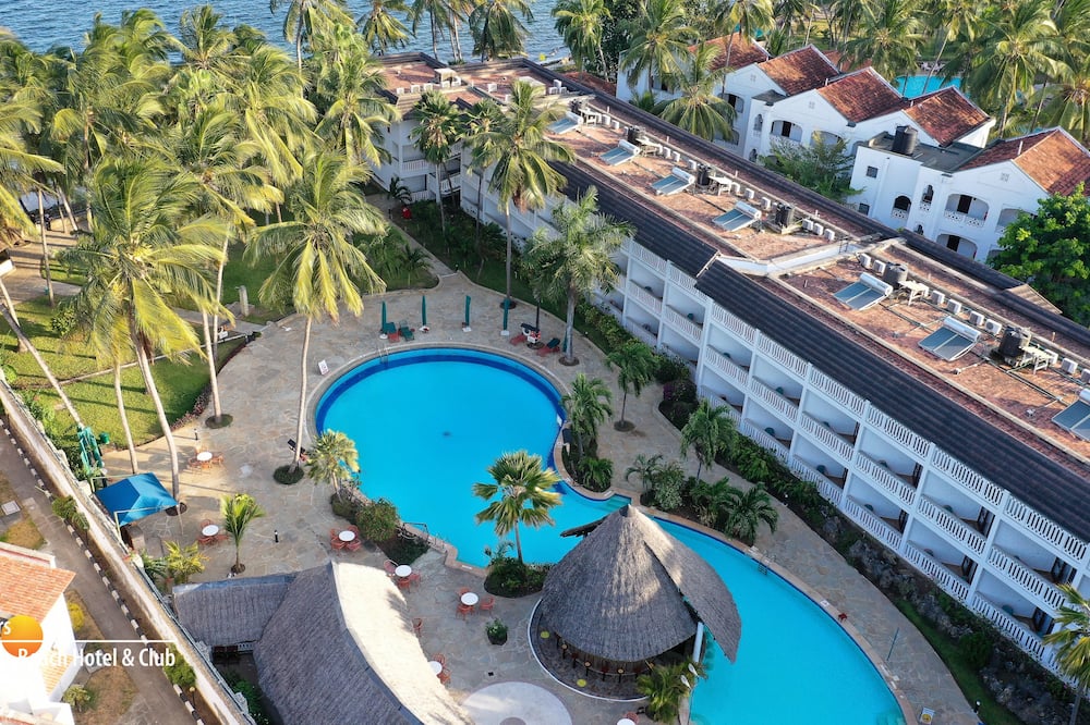 Travellers Beach Hotel & Club